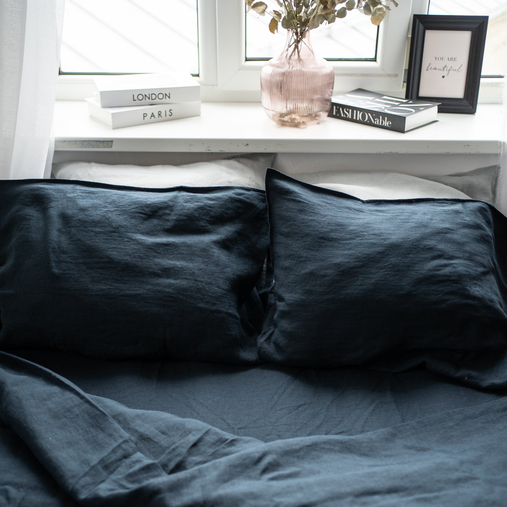 Natural linen bedding set - navy blue
