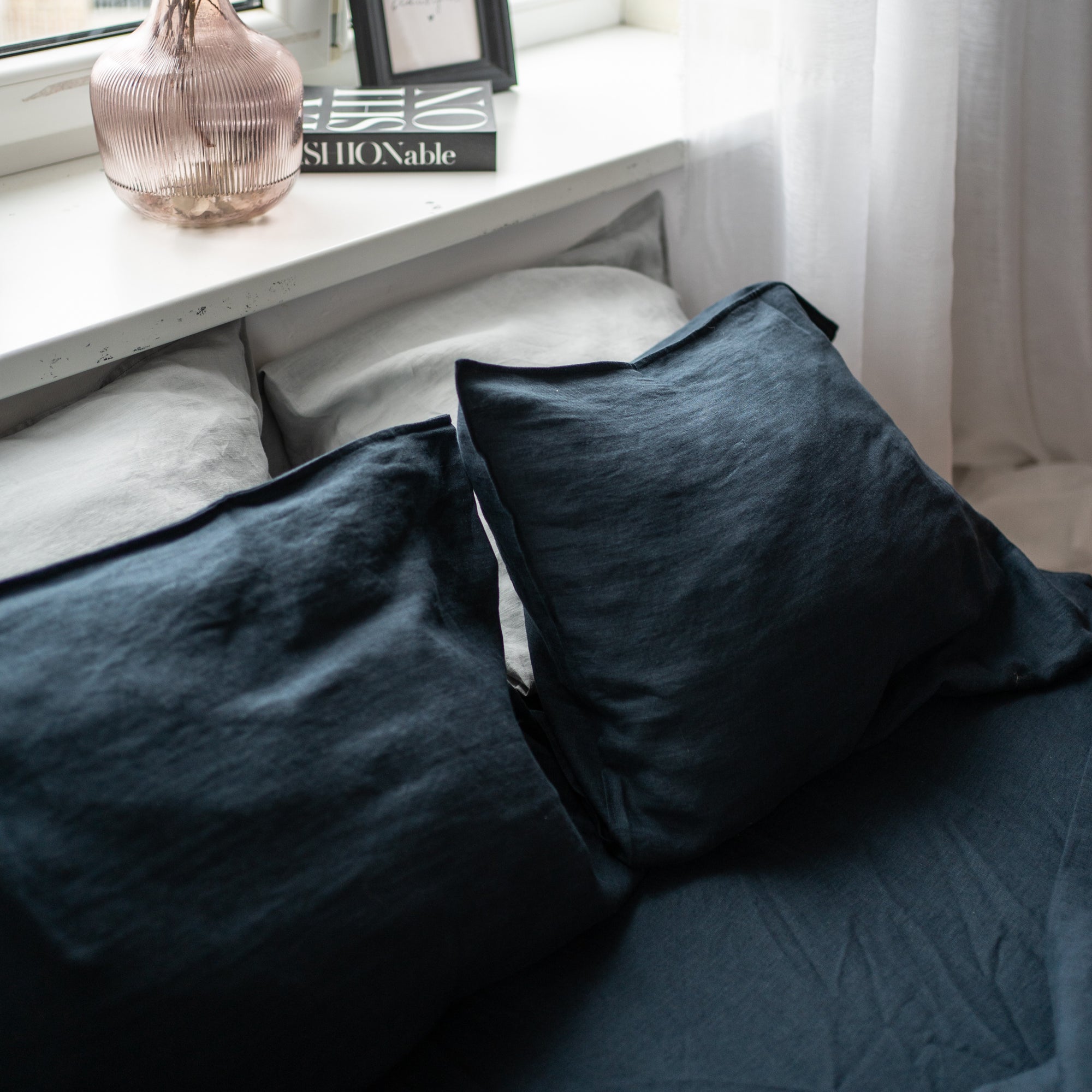 Natural linen bedding set - navy blue