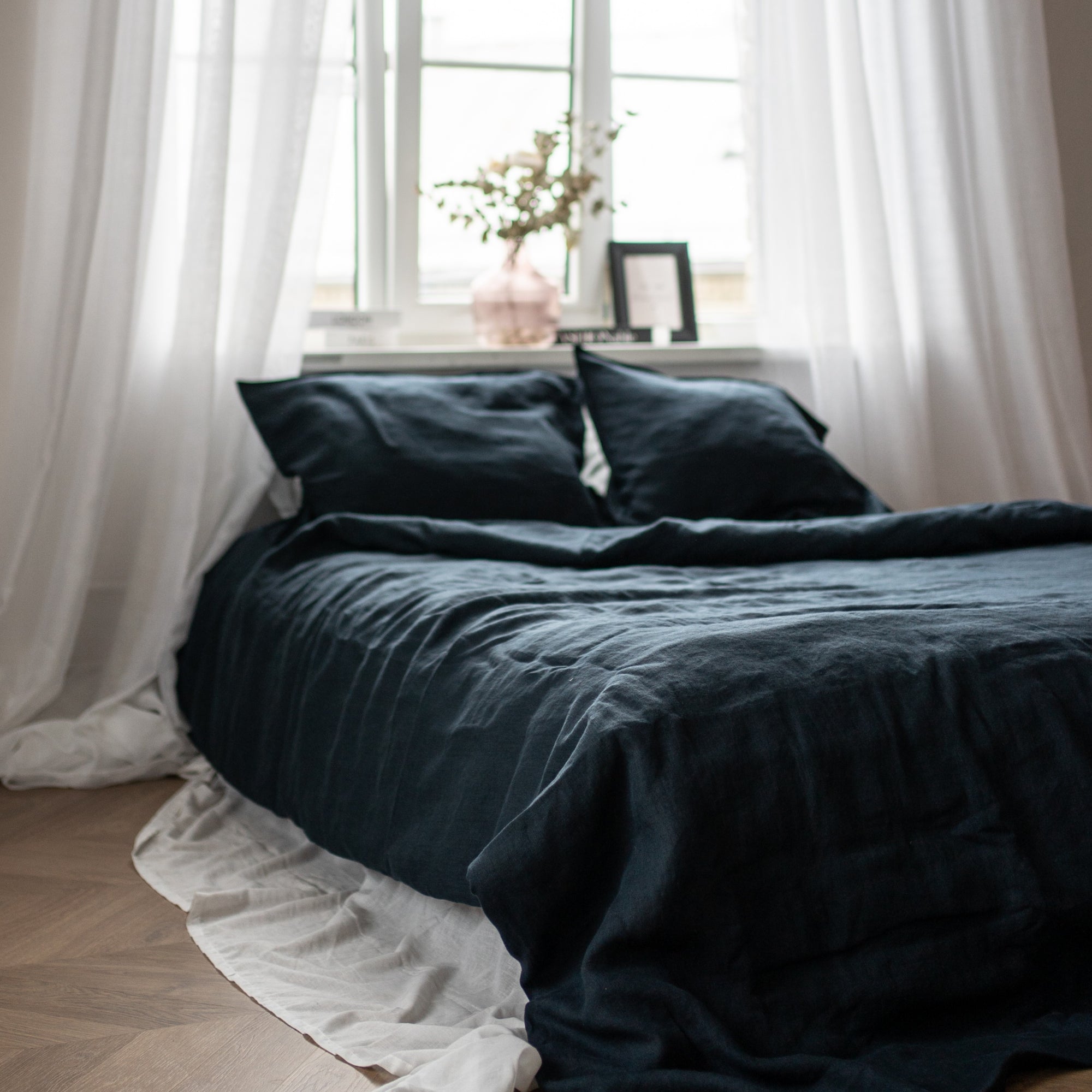 Natural linen bedding set - navy blue