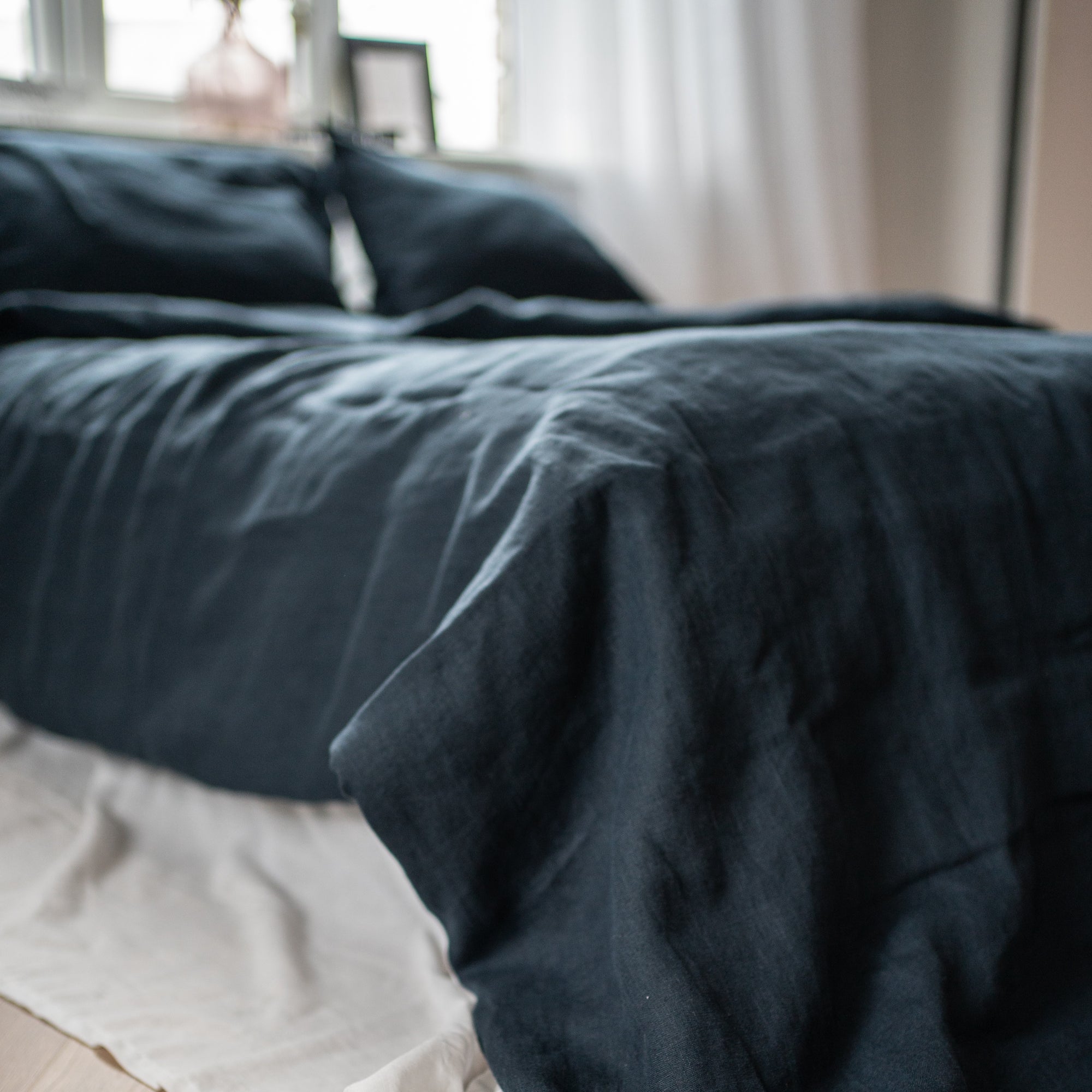 Natural linen bedding set - navy blue