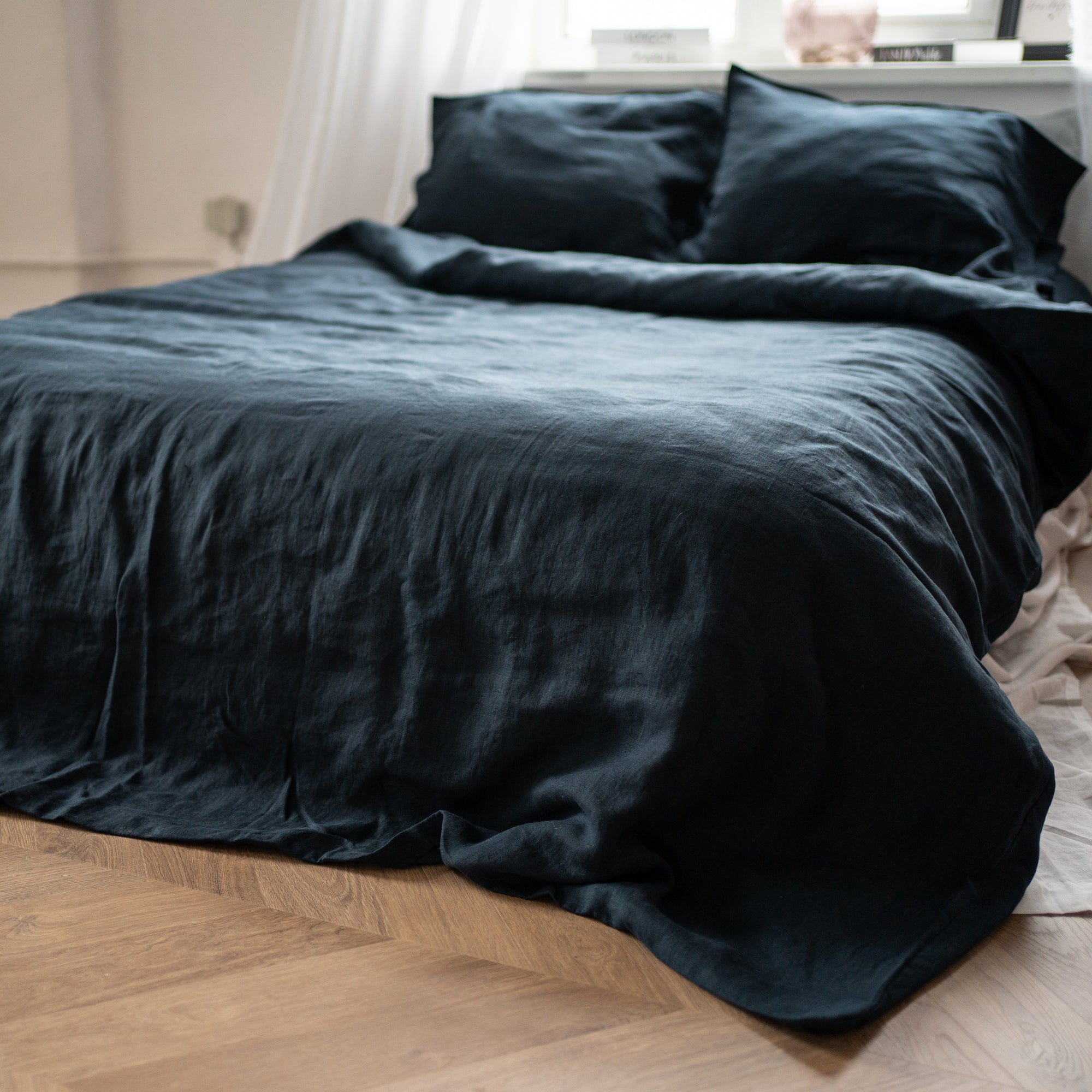 Natural linen bedding set - navy blue
