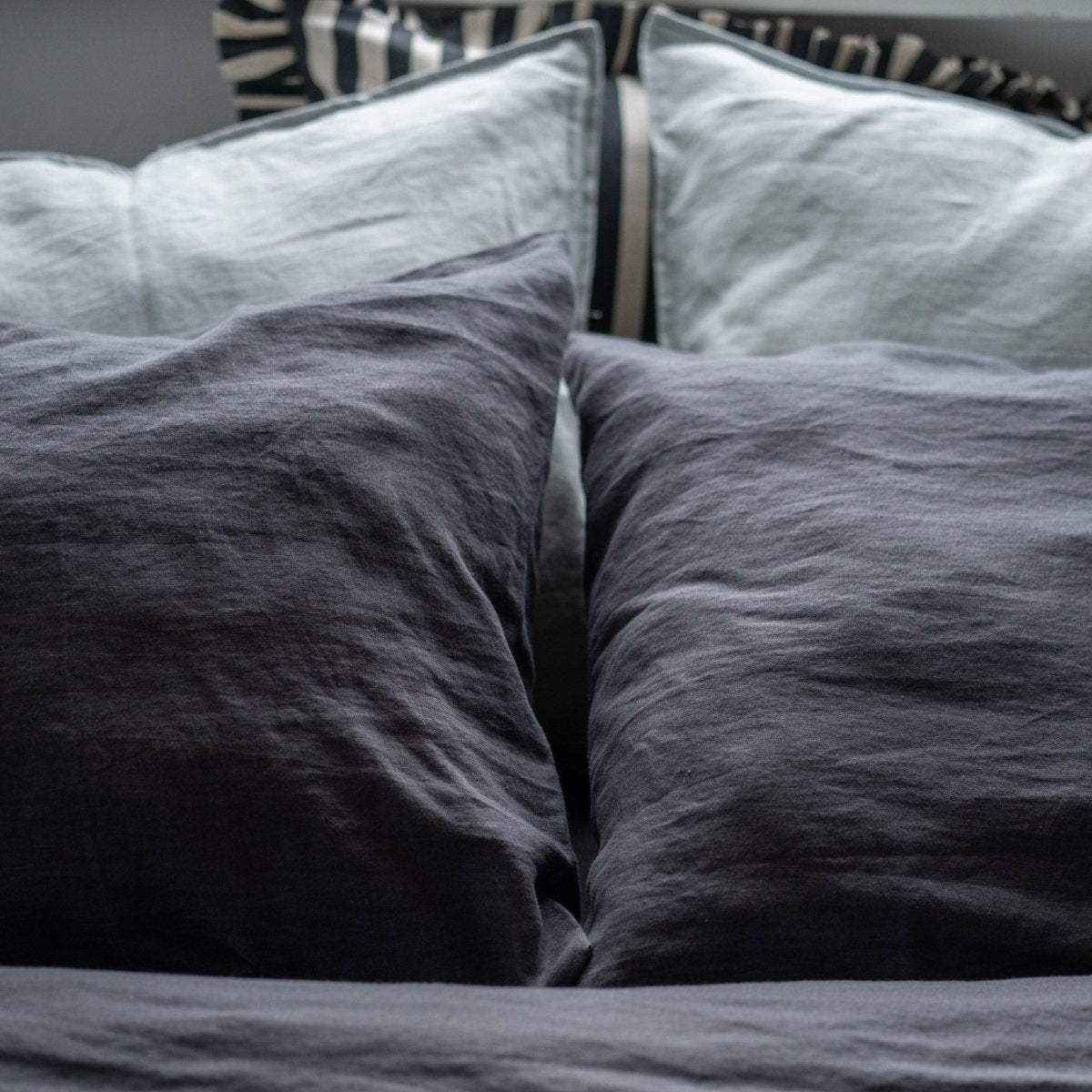 Natural linen bedding set - dark gray - Harmonia Linens