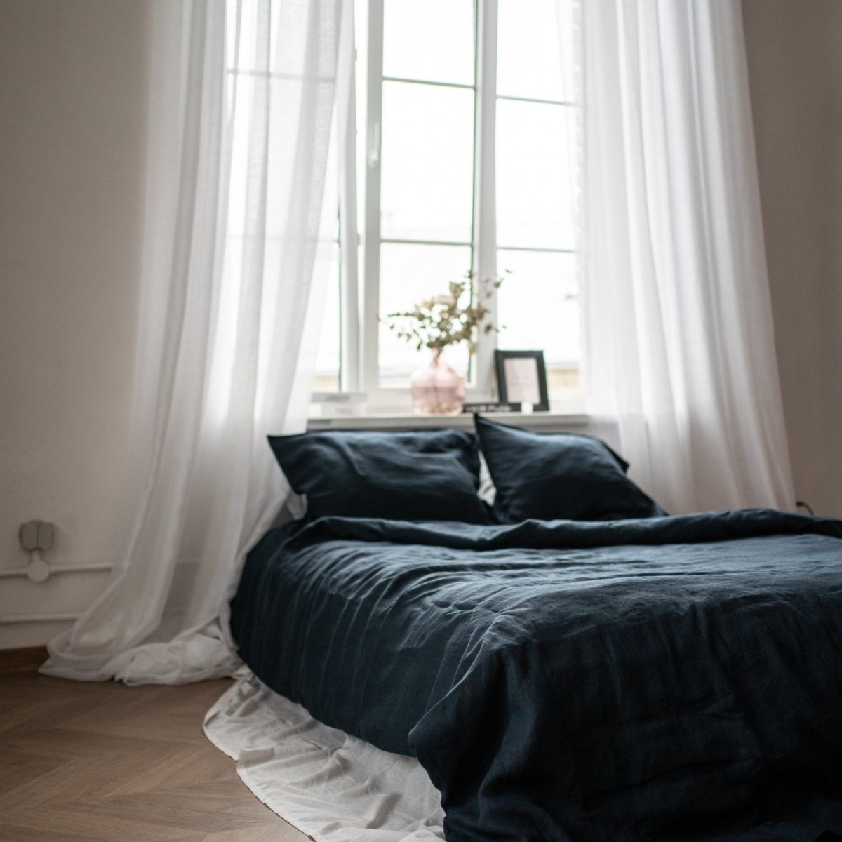 Natural linen bedding set - navy blue - Harmonia Linens