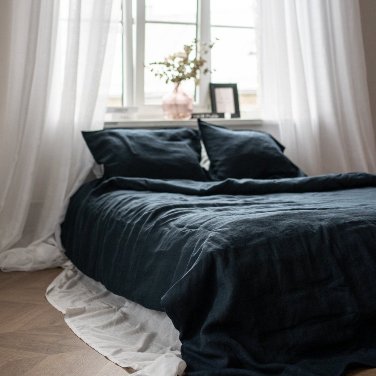 Natural linen bedding set - navy blue - Harmonia Linens