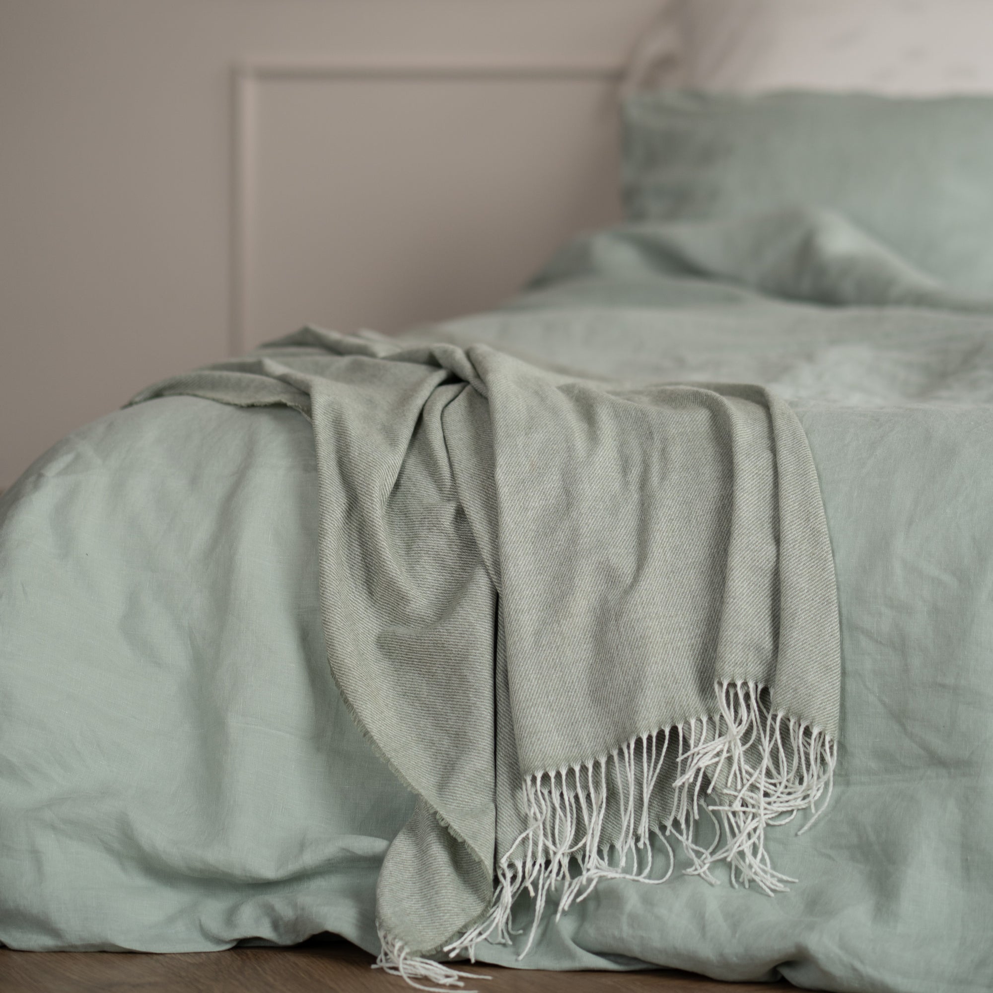 Natural linen bedding set - sage