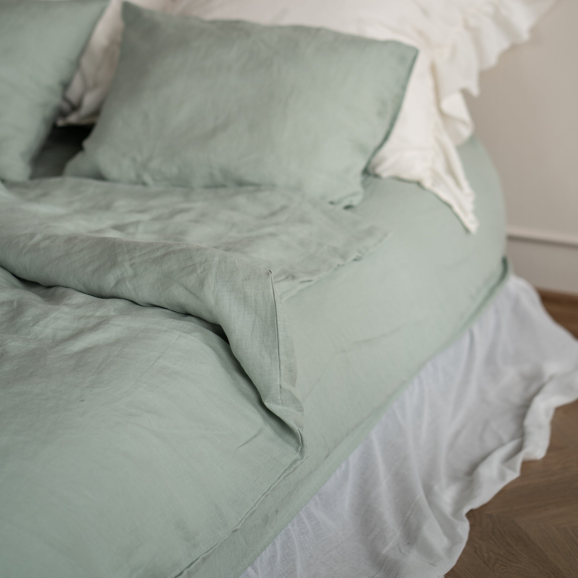 Natural linen bedding set - sage