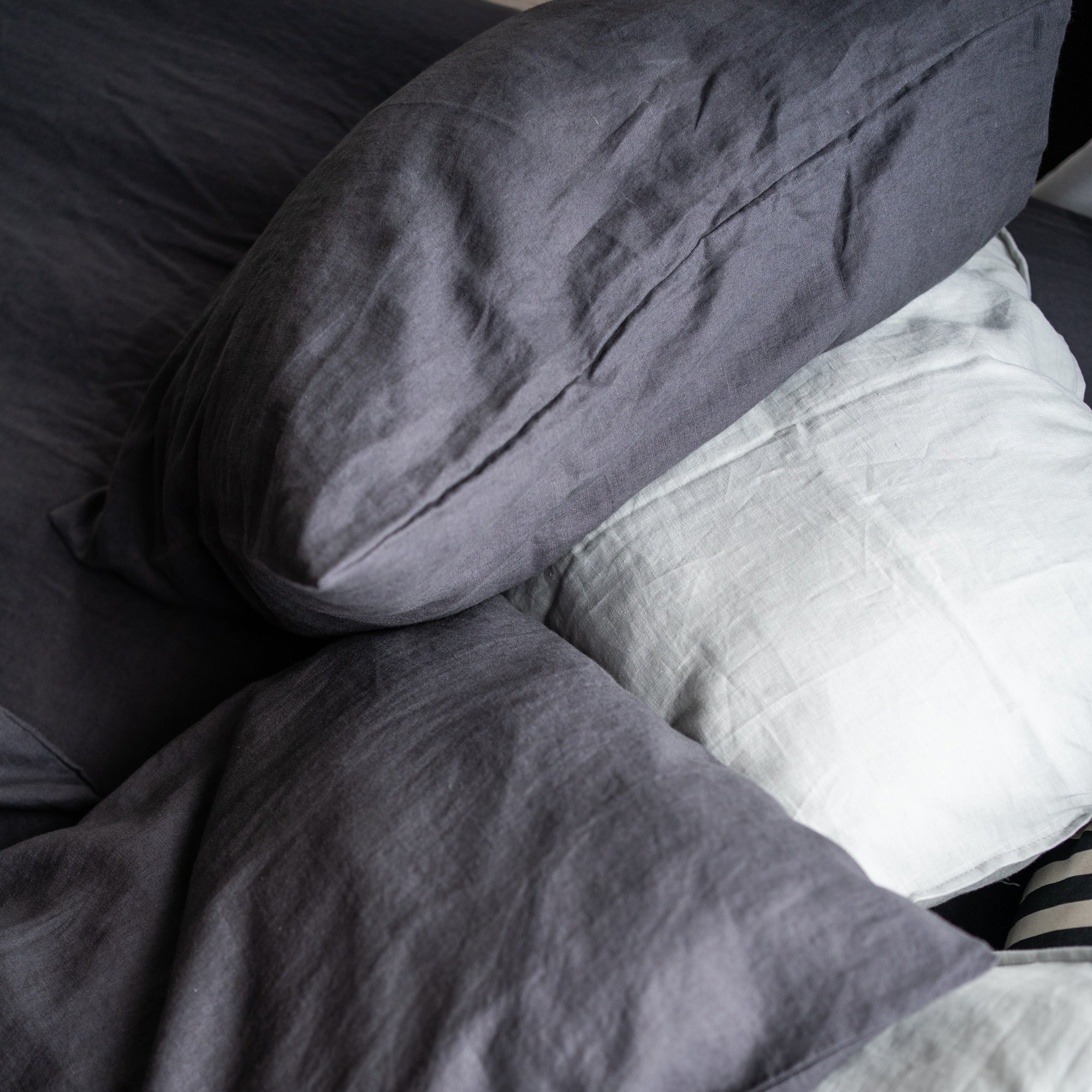 Natural linen bedding set - dark gray