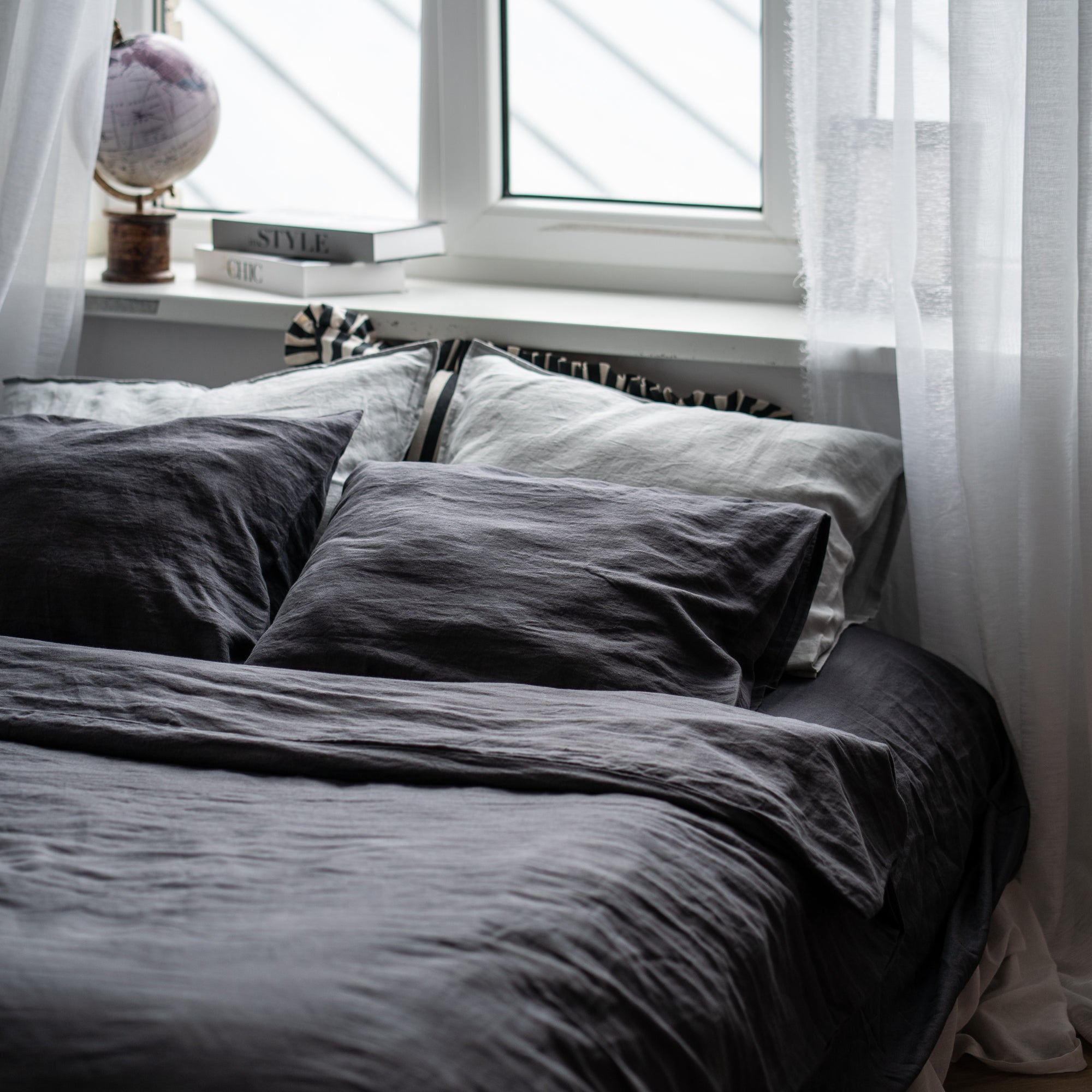 Natural linen bedding set - dark gray