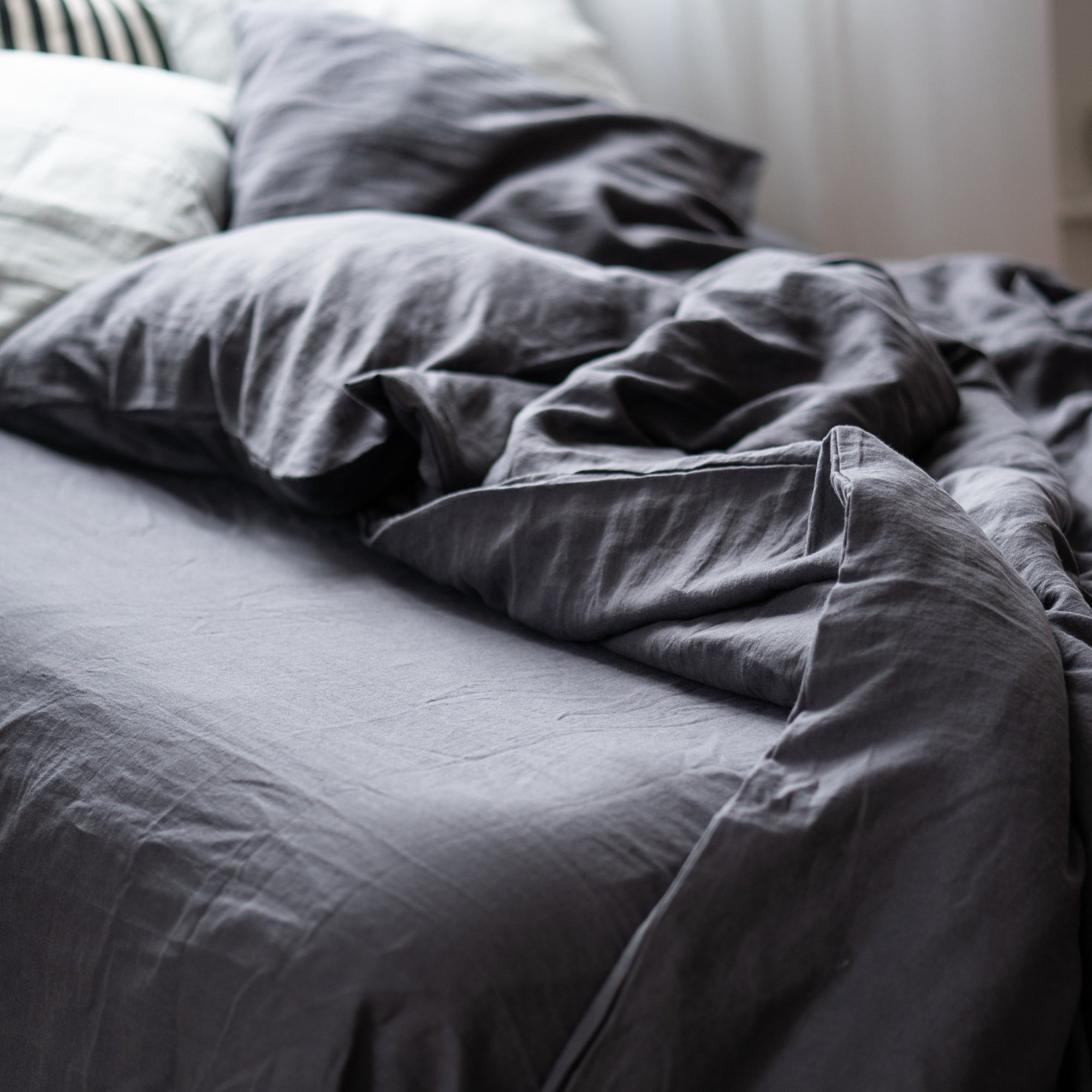Natural linen bedding set - dark gray