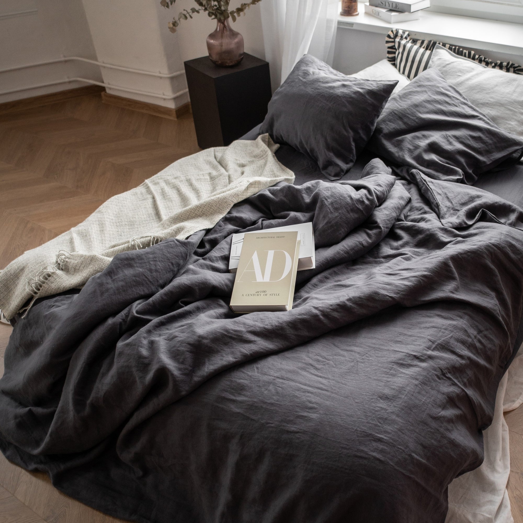 Natural linen bedding set - dark gray