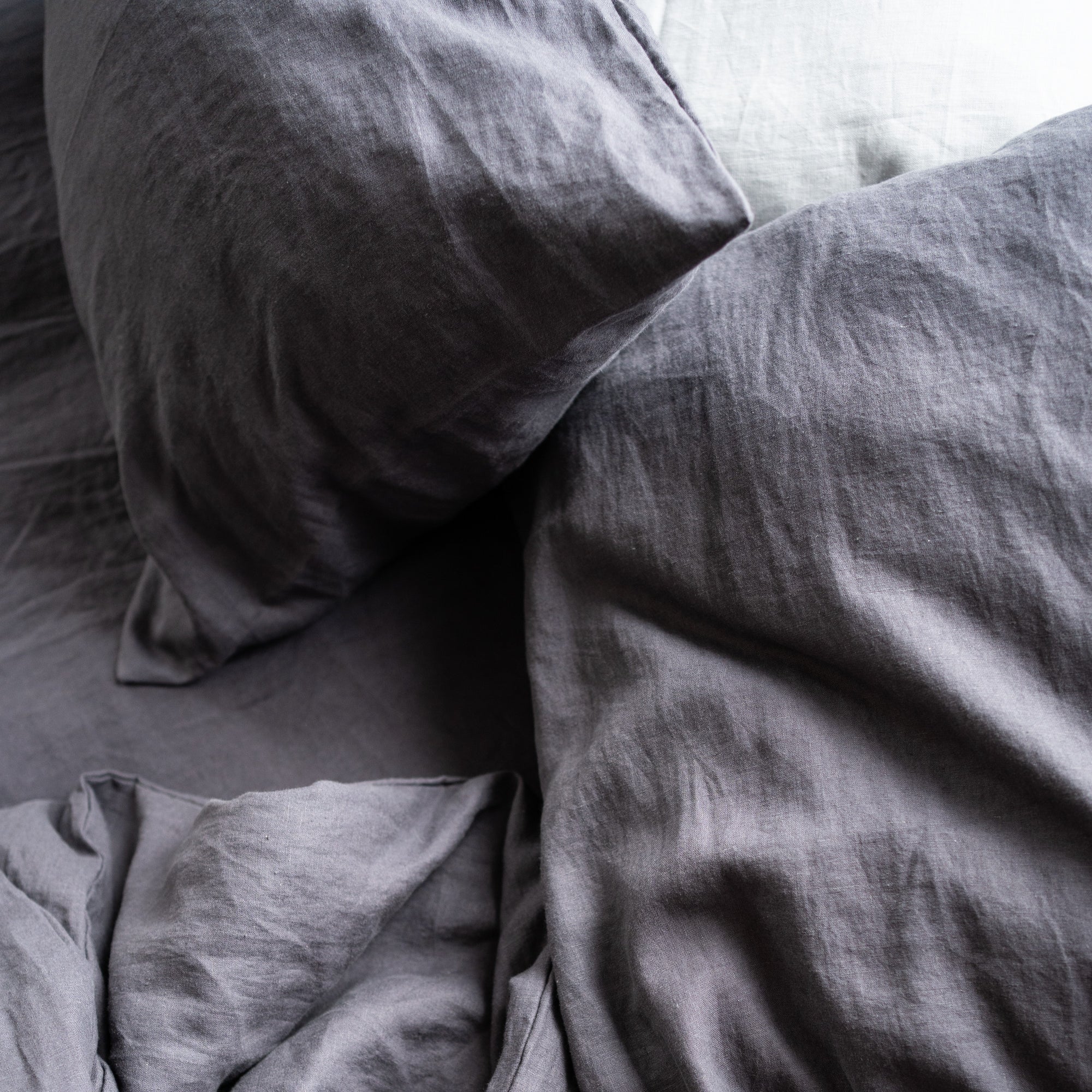 Natural linen bedding set - dark gray