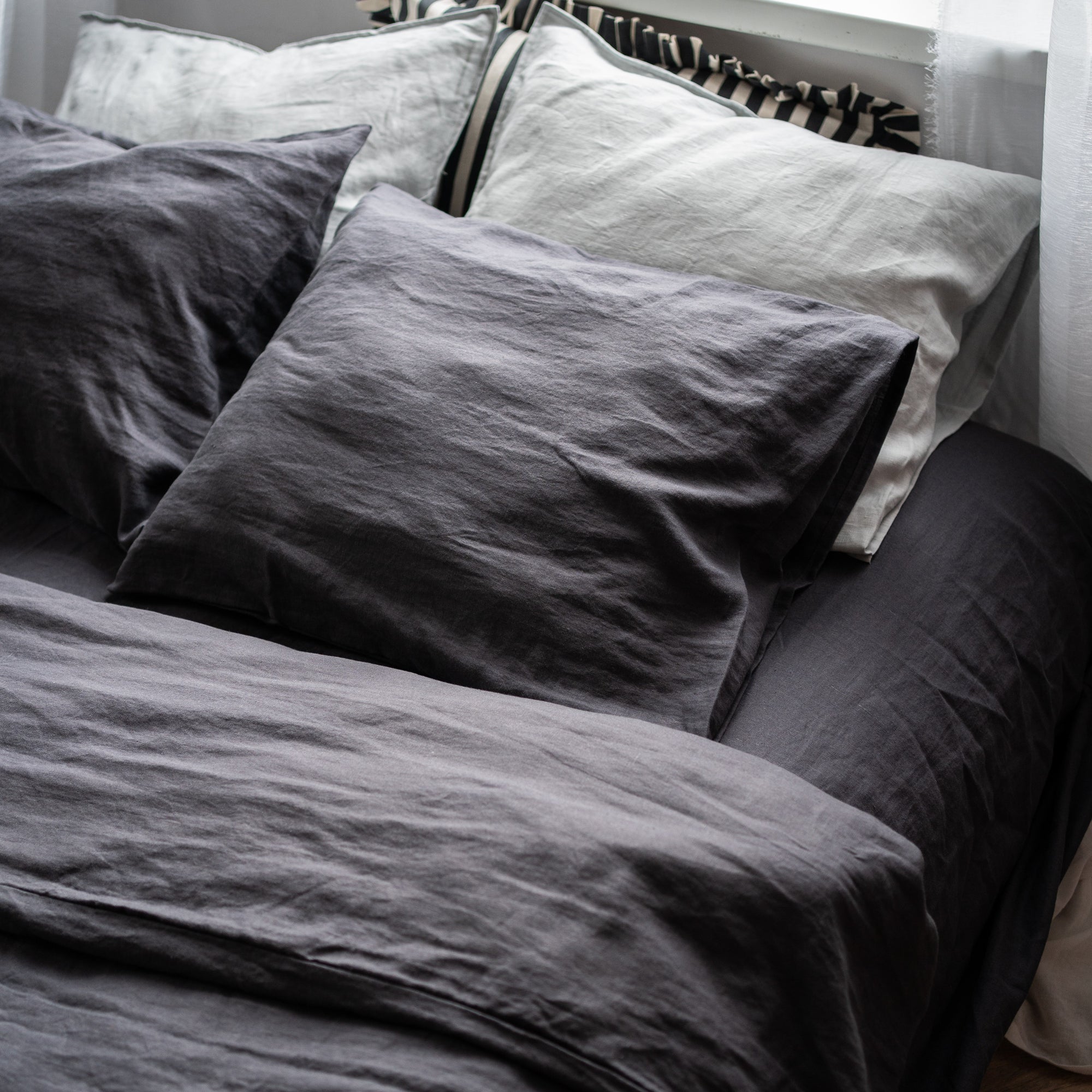 Natural linen bedding set - dark gray