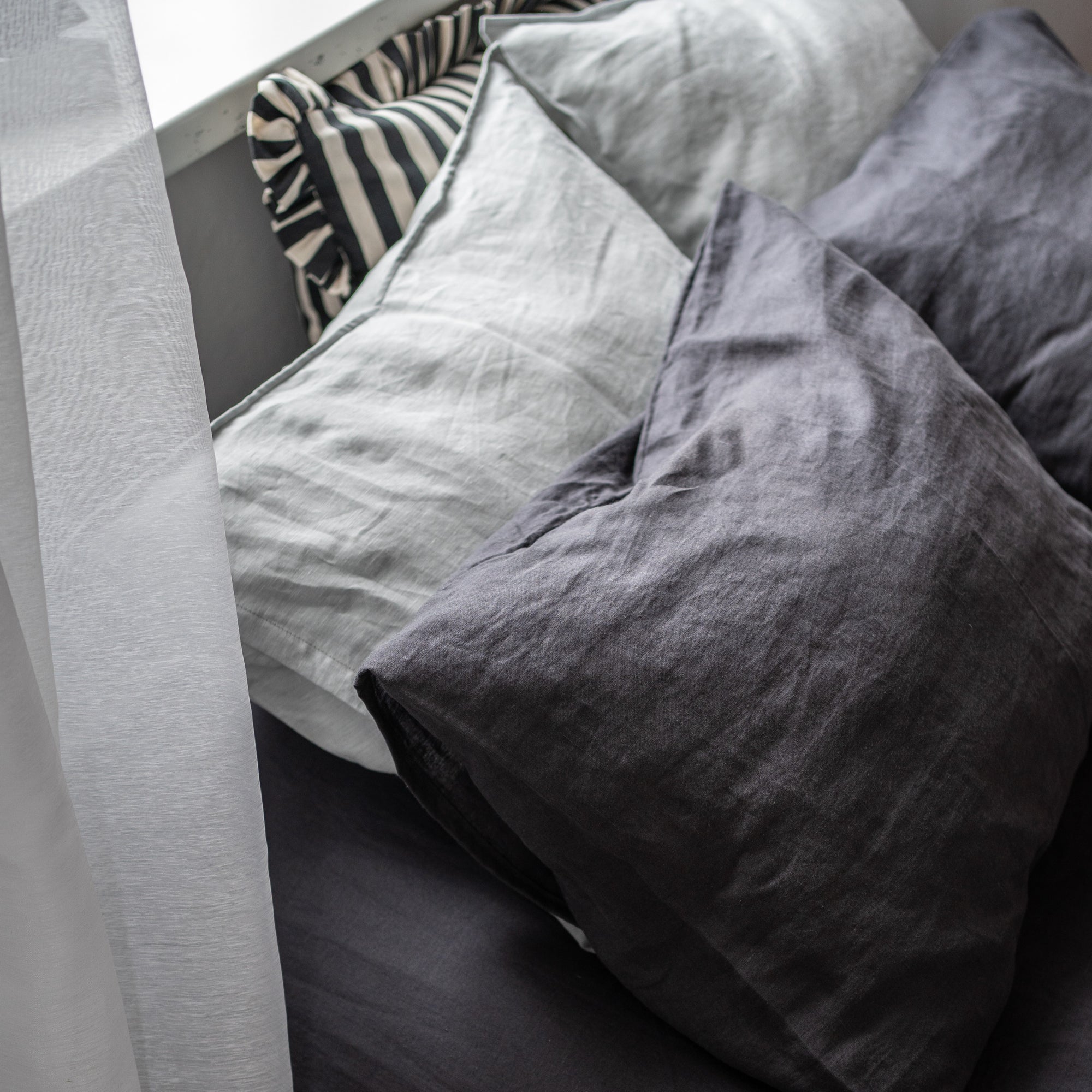Natural linen bedding set - dark gray