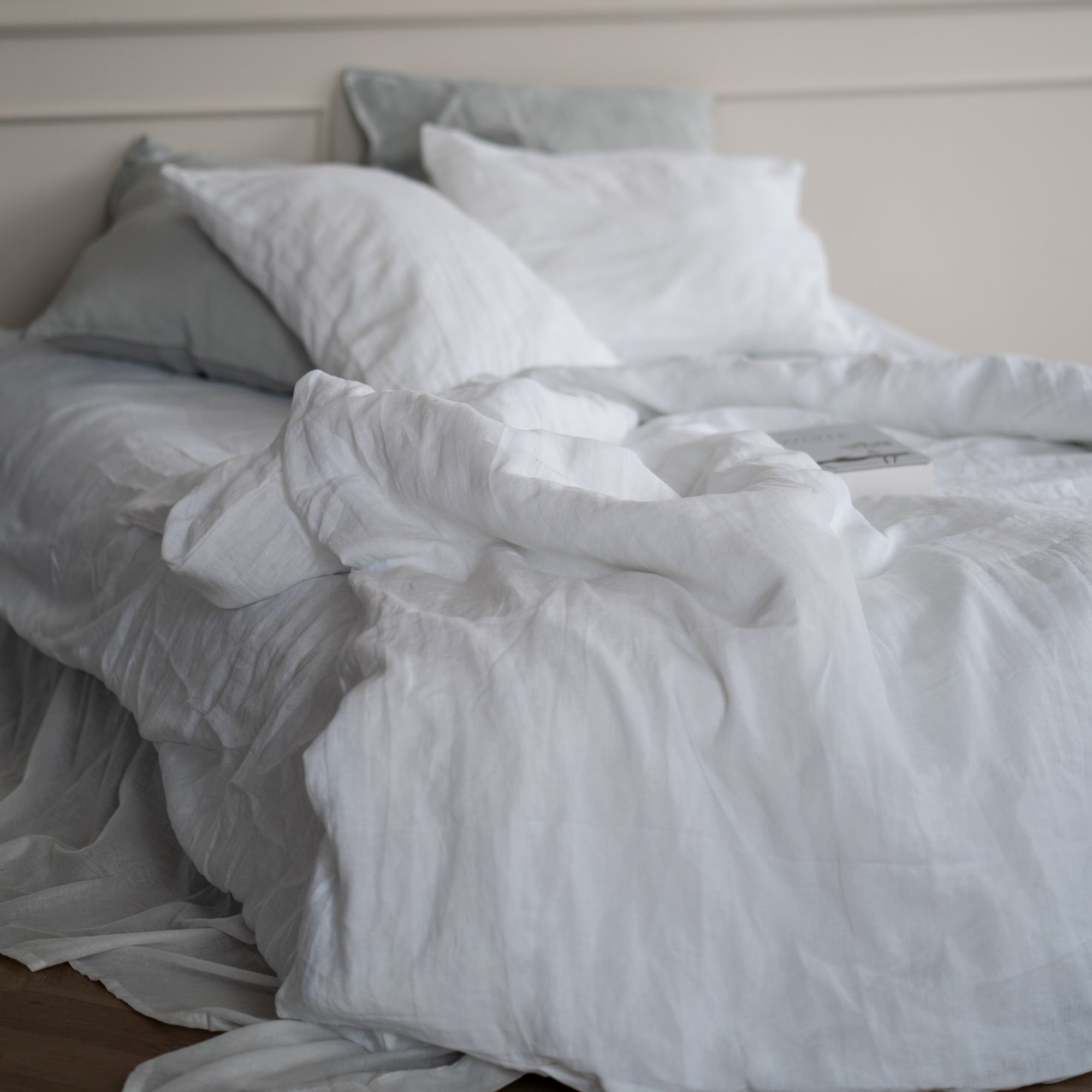Natural linen bedding set - white