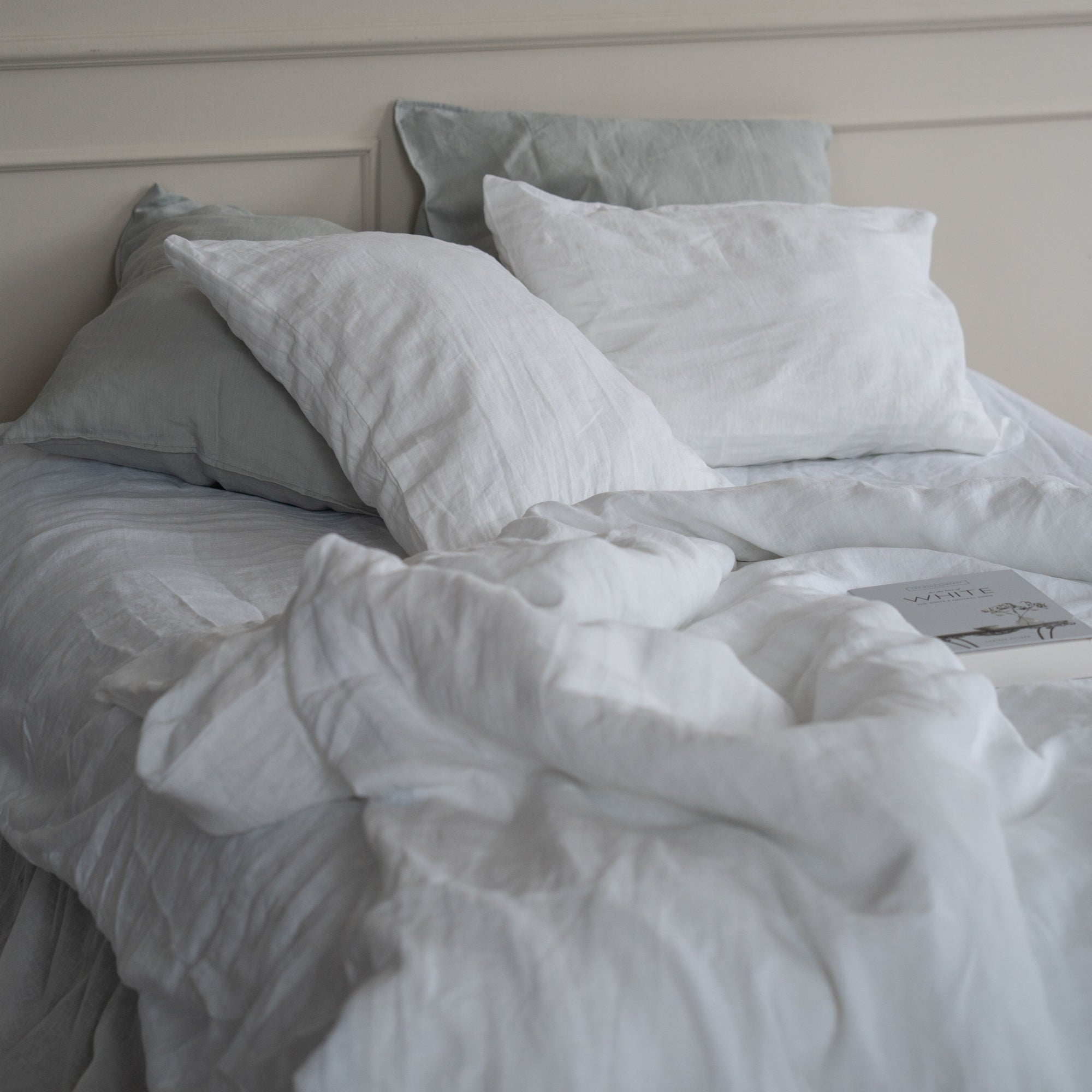 Natural linen bedding set - white